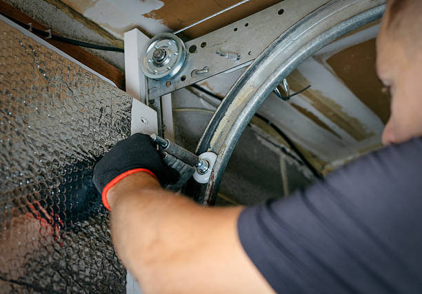Affordable Garage Door solutions in Lakewood Club, MI
